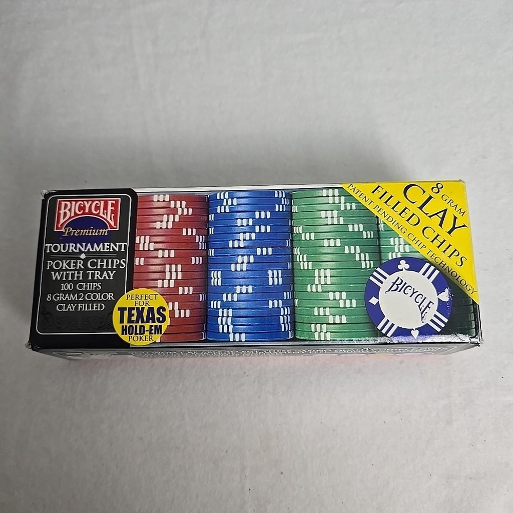 BICYCLE Premium Tournament 100 Poker Chips with Tray 8 Gram 2 Color Clay Filled